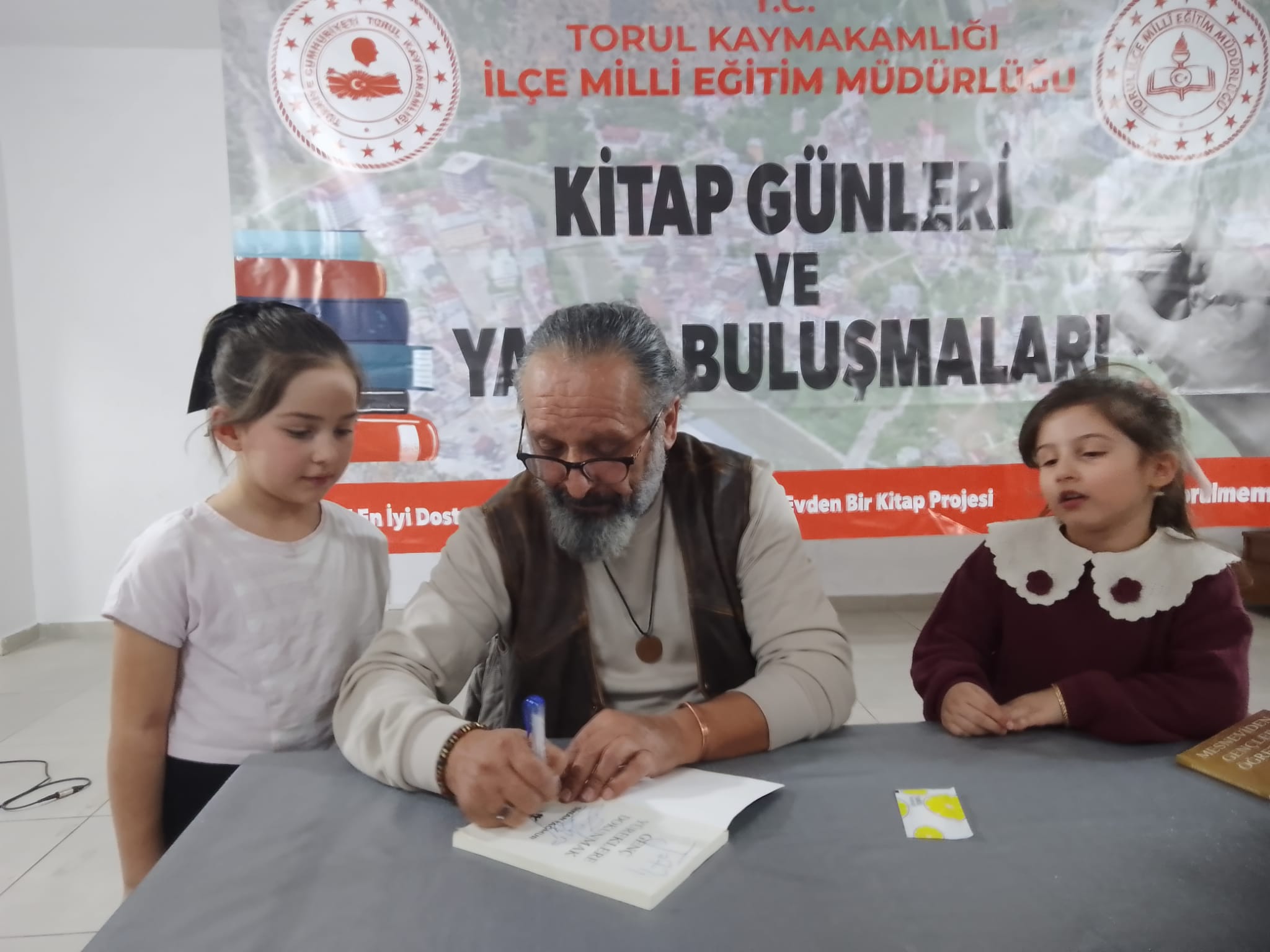 Yazar Sinan Yağmur Okuyucularla Buluştu