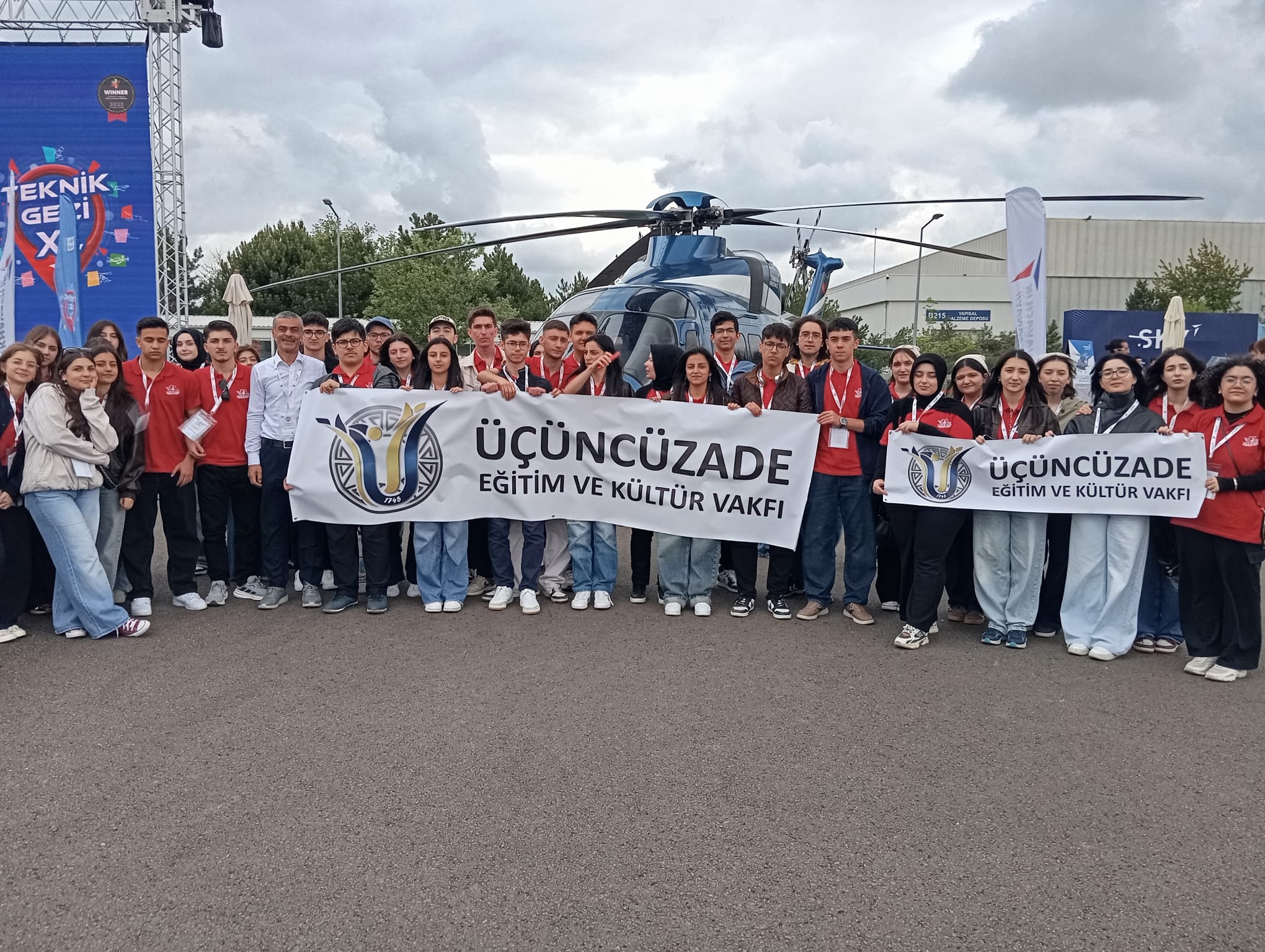 ÜÇÜNCÜZADE EĞİTİM VE KÜLTÜR VAKFINDAN 19 MAYIS ATAÜRK’Ü ANMA GENÇLİK VE SPOR BAYRAMI KAPSAMINDA GENÇLERE BÜYÜK HİZMET