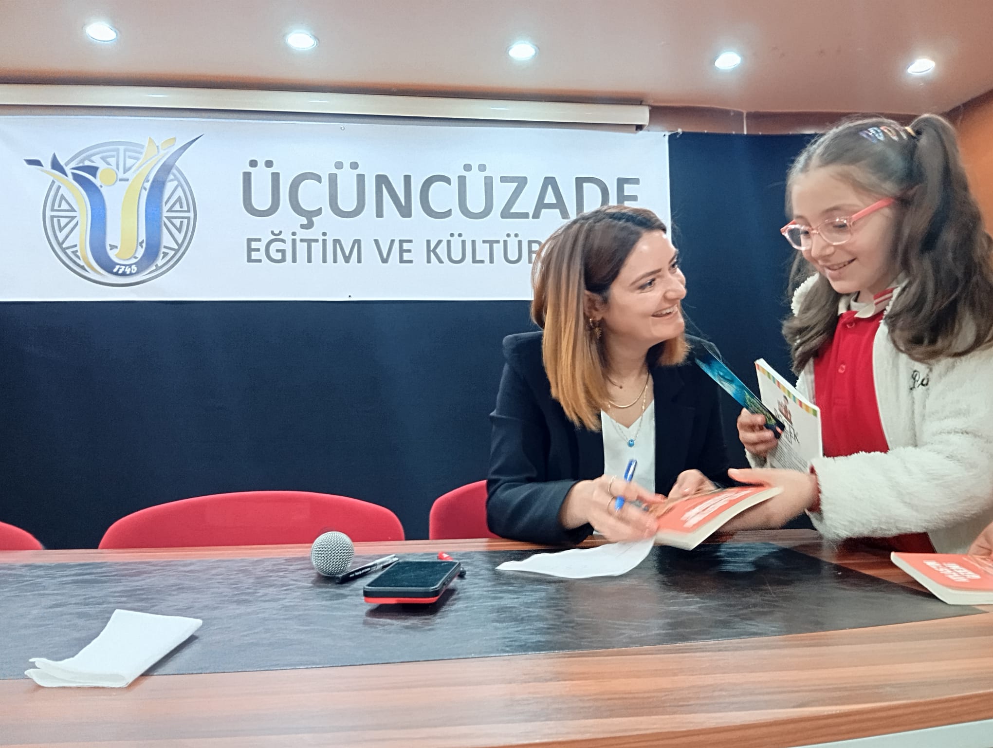 VAKFIMIZ, ARKEOLOG-YAZAR ELİF ÖKTEM’LE  EĞİTİM VE KÜLTÜR FAALİYETLERİNE DEVAM EDİYOR.